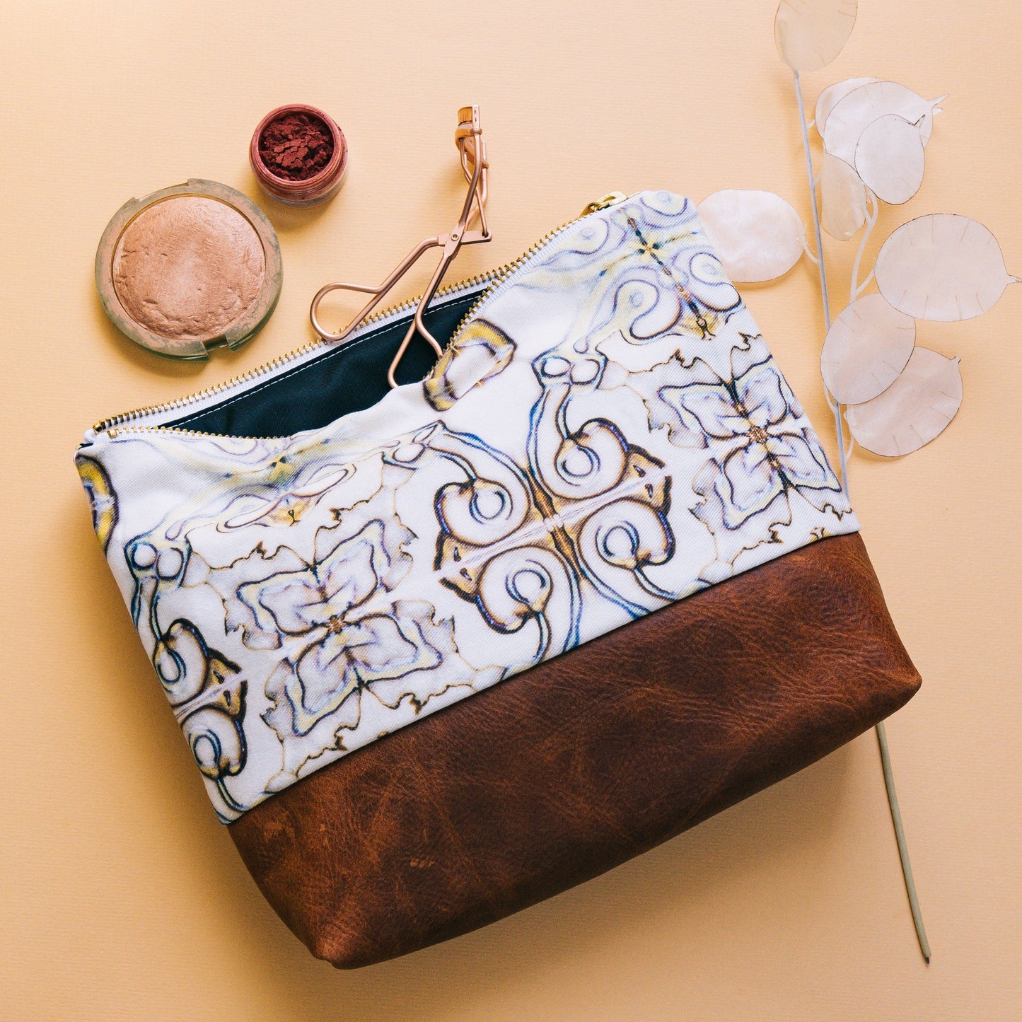 ESSENTIAL Make Up Bag large print