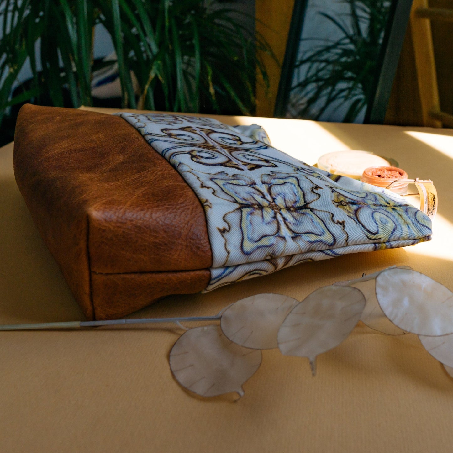 ESSENTIAL Make Up Bag large print